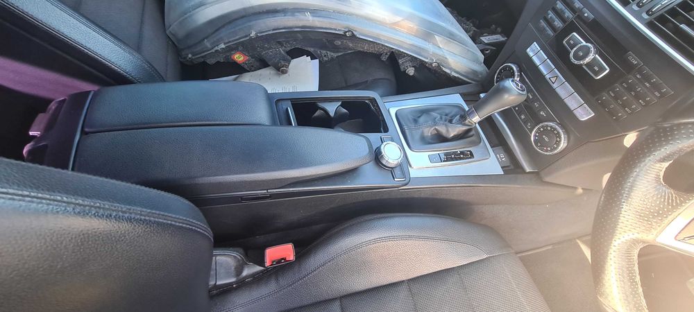 Mercedes-Benz C250, на части.