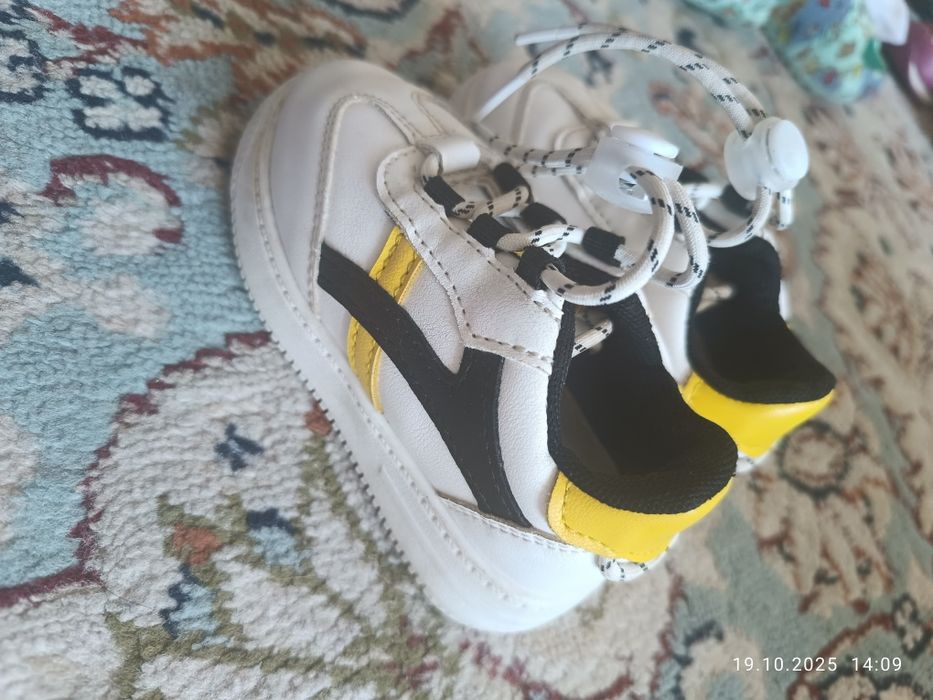 Кросовка б/у жағдайы жақсы