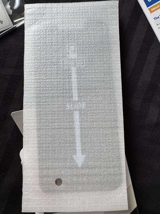 Folie Iphone 16e,14,13 pro/13 Spigen privacy!