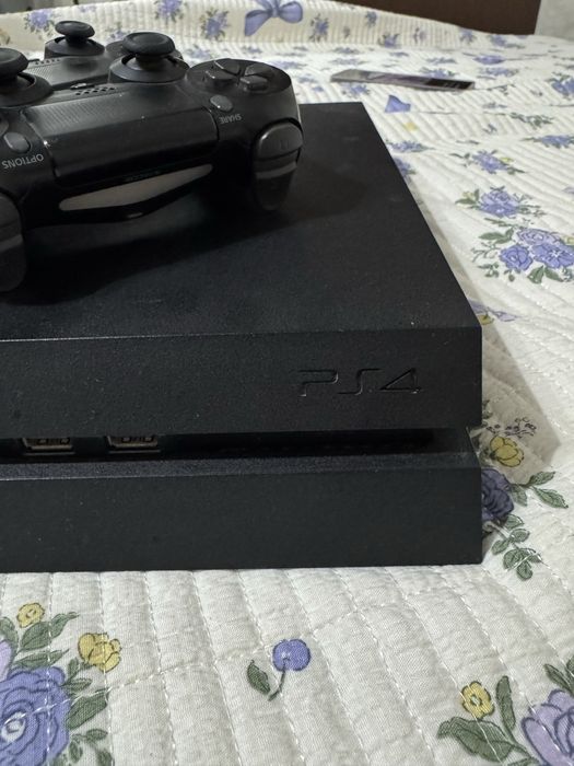 Продам PS4 в идеальном состоянии
