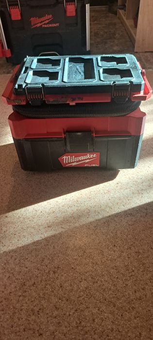 Milwaukee шуруповерт, чемоданы,  пылесос