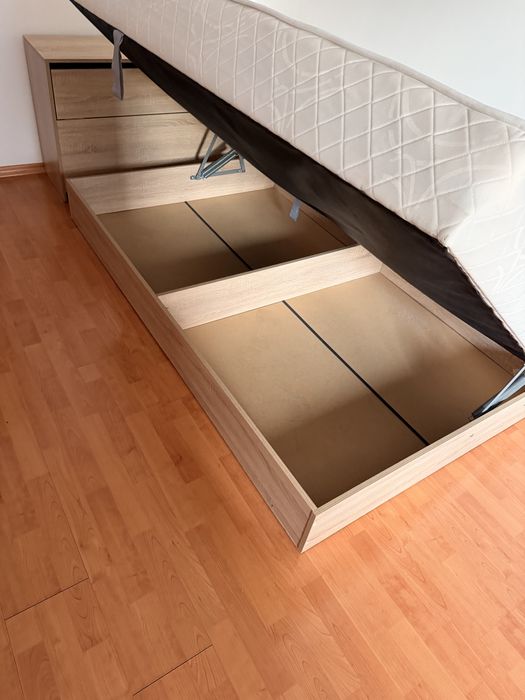 Легло с матрак и ракла