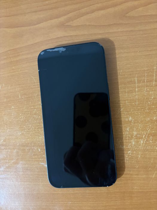 Vand iphone 13 simplu
