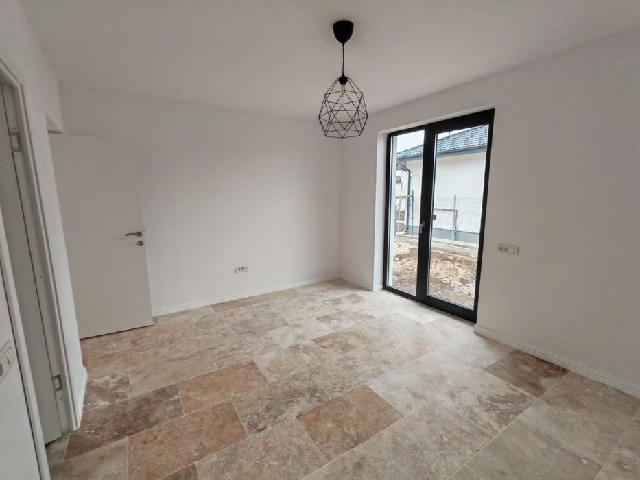 Casa noua, 3 camere, 2 bai, teren 400 mp Corbeanca - prima inchiriere
