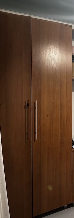 Шкаф распашной коричневый