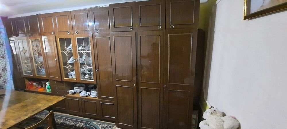 Mebel sotiladi rasmdagi xammasi narxini kelishamiz