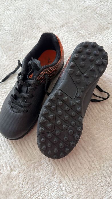 Продам бутсы футбольные