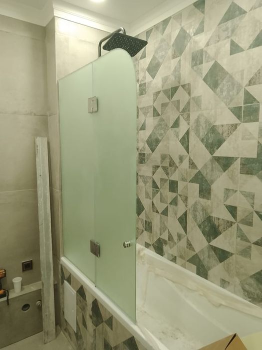 Душевые кабинки перегородки из стекла