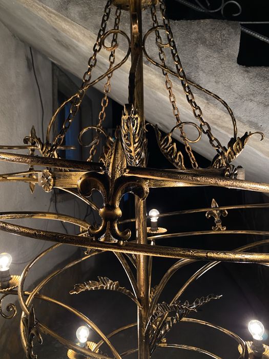 Ръчно изработен кован полилей