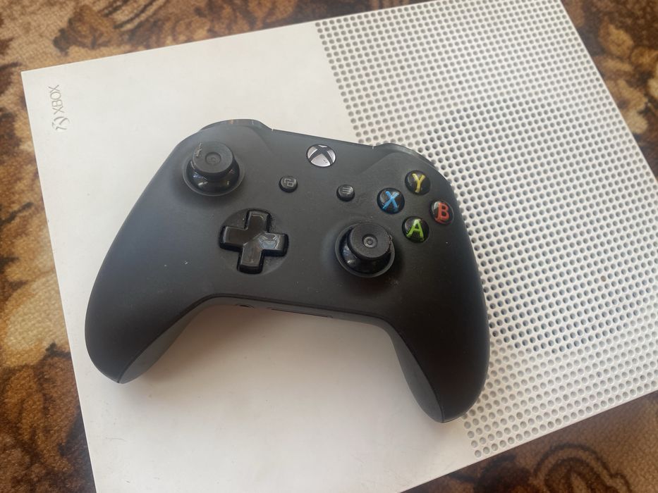 Xbox One S de vânzare