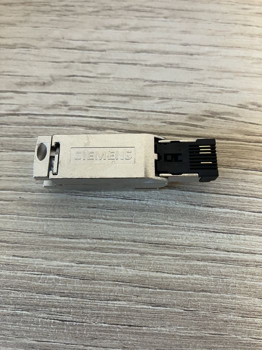 Продавам Siemens SIMATIC NET IE FC RJ45 Plug 180 – 6GK1901-1BB10-2AE0