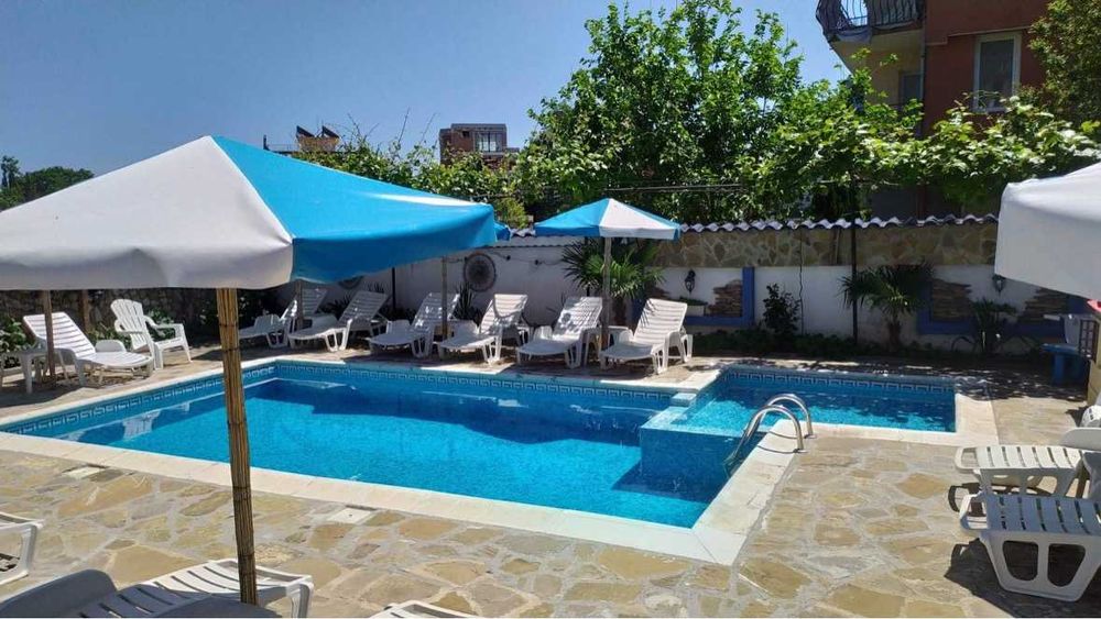 Нощувка в Свети Никола l Включва нощувка, басейн и шезлонги! ТОП ЦЕНА!