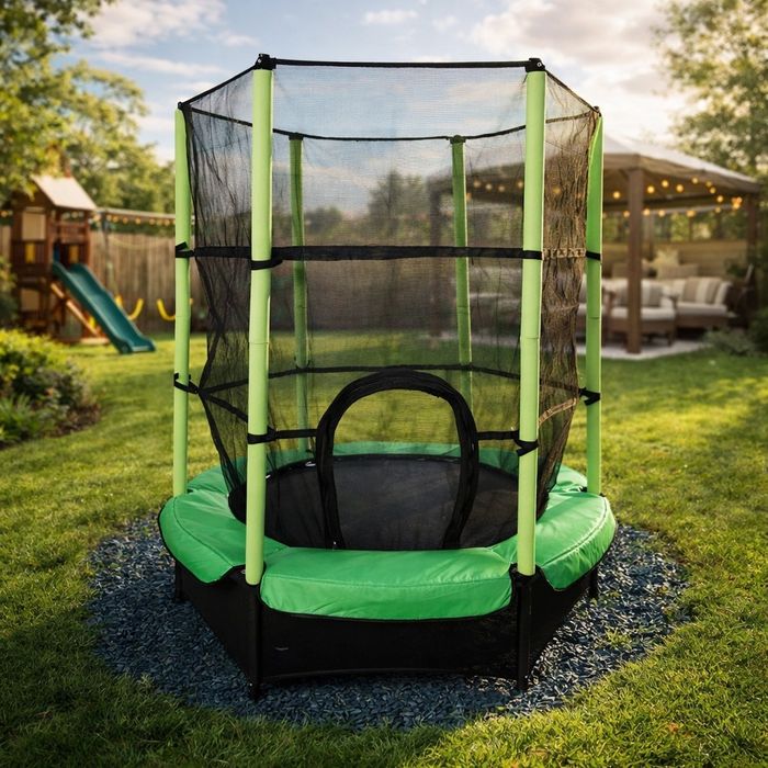 Мини батут с мрежа за безопасност – Компактен и забавен избор за деца