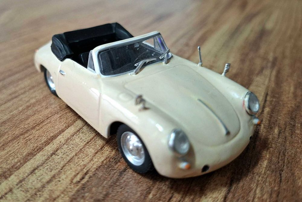 продавам метални и пластмасови модели на автомобили мащаб 1:43