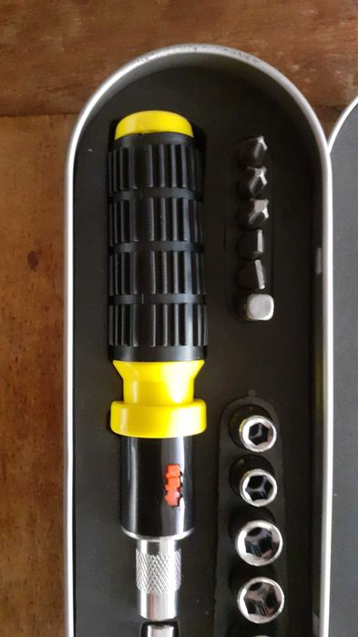 гедоре комплект инструменти в метална кутия, чисто нови качествени