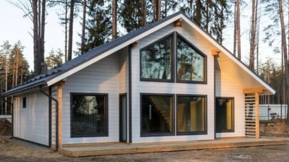 Case pe structura metalica din panouri sandwich termoizolante