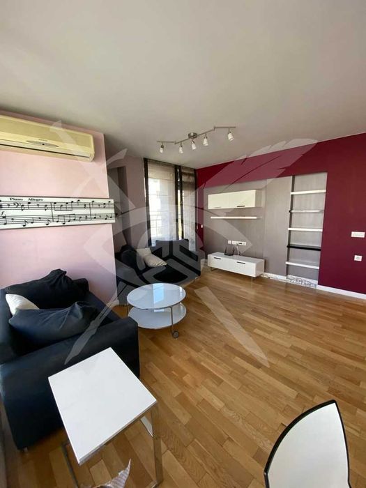 Дава се под наем Тристаен апартамент в София, Оборище - 100 кв.м за 1196.97 € - Снимка #1