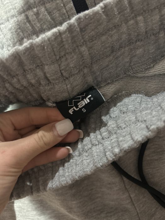 Дамски сив екип flair