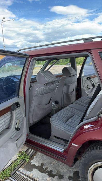 Mercedes-Benz W124 250D 6+1места/Шибедах/Вакуум