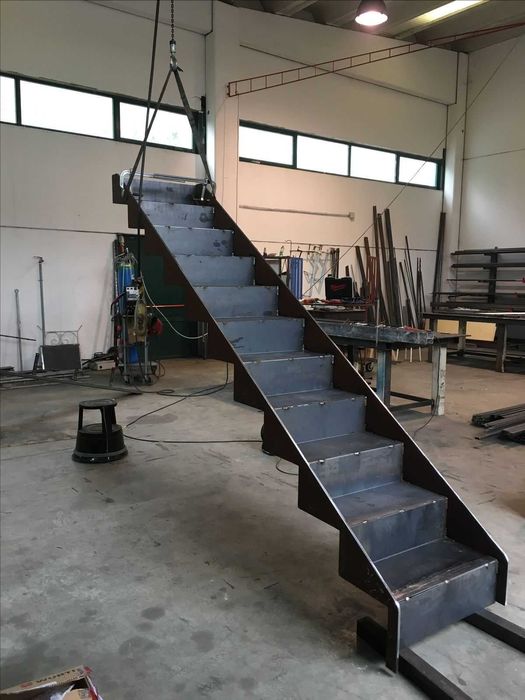 Scari metalice interior exterior la comanda | design modern sau clasic