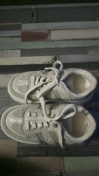 Дамски бежови маратонки с мека подплата