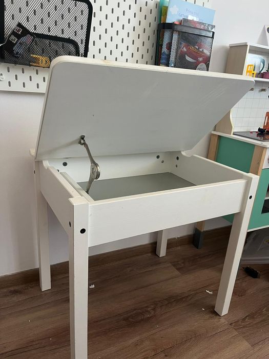 Vand birou pentru copii