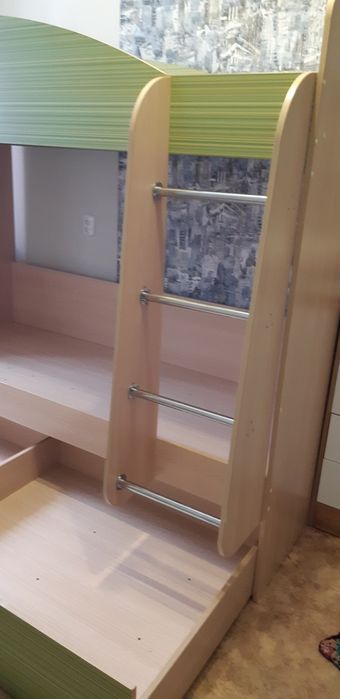 Двухъярусная кровать