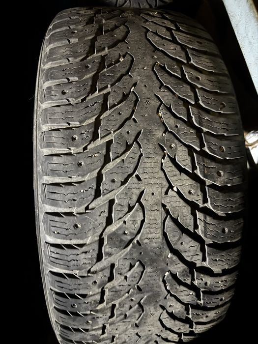 Продам шины зимние 285/50R20