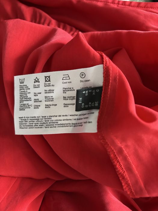 Дамски потник в червен цвят със панделка!