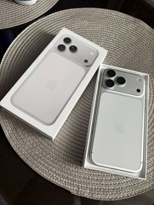 Iphone 17 pro max white