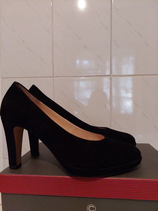 Туфли классика в отличном состоянии , замшевые  чёрного цвета