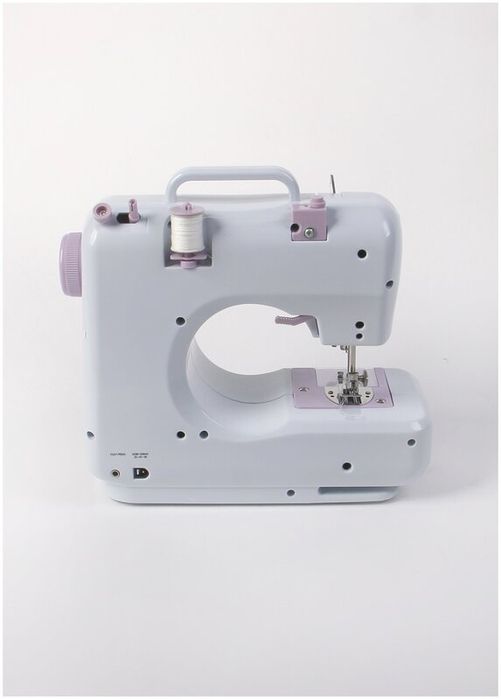 Швейная машинка / Электропитание 220 В / 4 батарейки АА