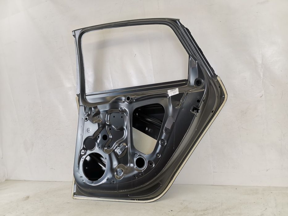 Ауди А4 / Audi A4 Оригинална задна дясна врата в добро състояние