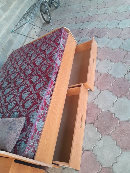 Кровать и шифонер