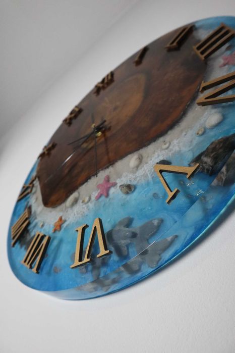 Ceas de perete din lemn și rășină epoxidică – model ocean, unicat