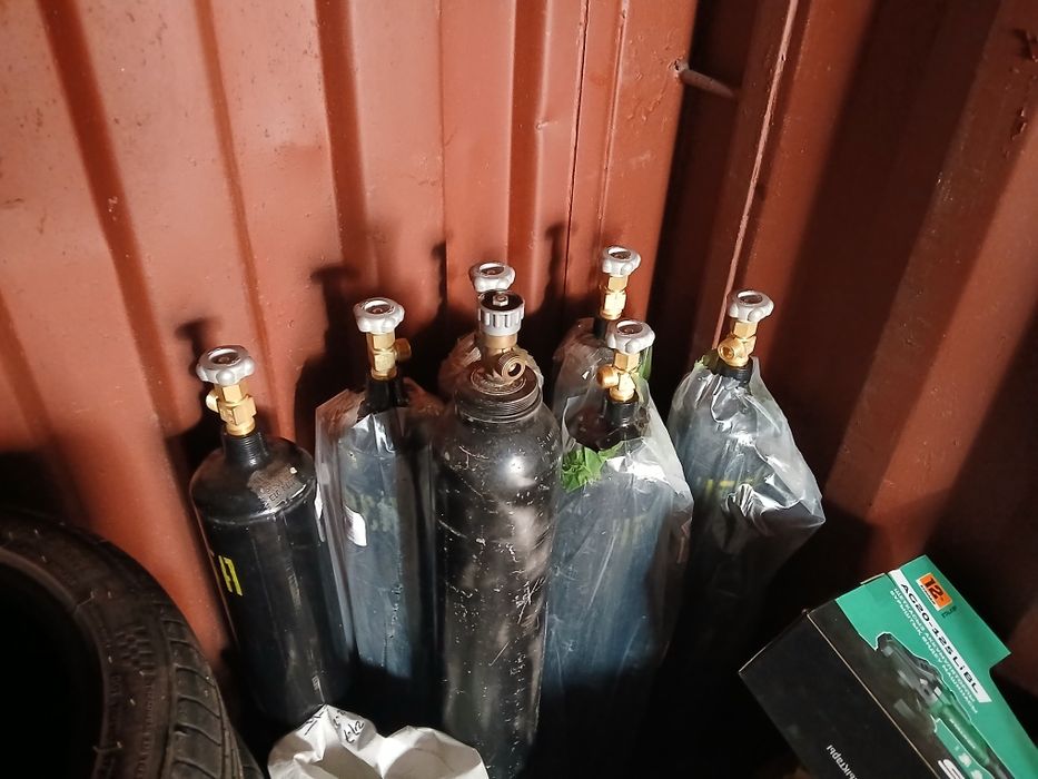 Продам углекислоту, баллоны разные