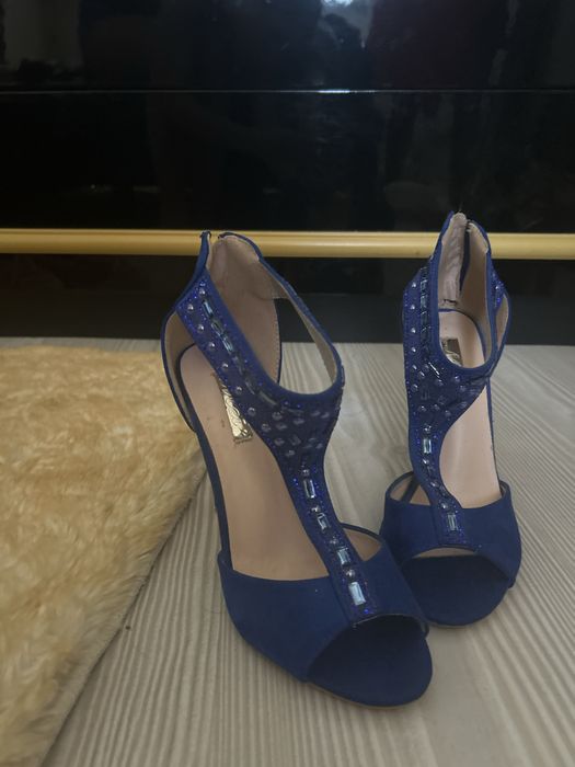 Sandale elegante cu toc subtire