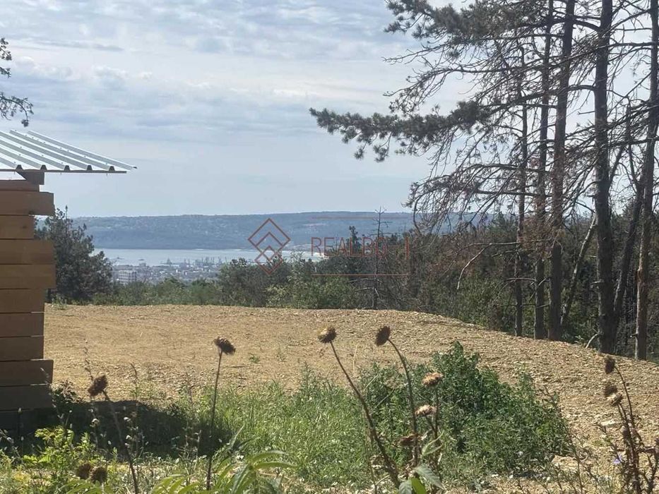 Парцел с потенциал! Отличен достъп, комуникации, гледка – ж.к. Изгрев