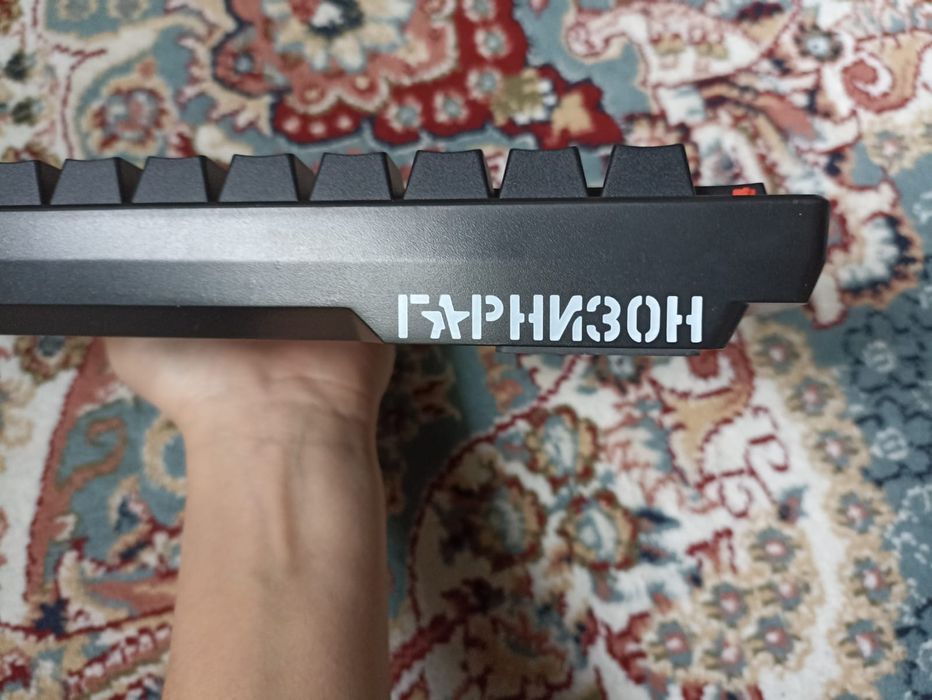 Продам клавиатуру гарнизон 60 процентов