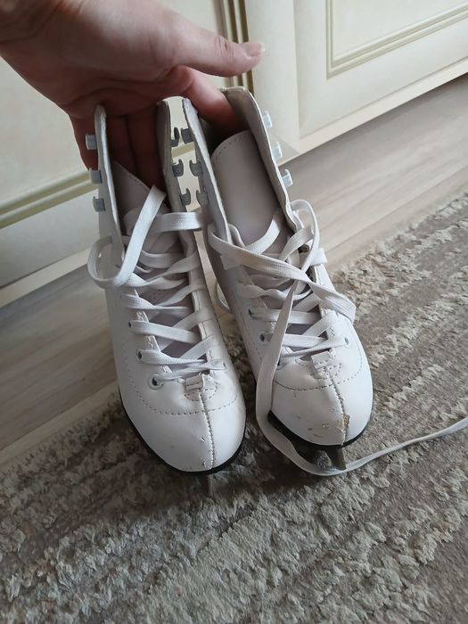 Коньки фигурные белые