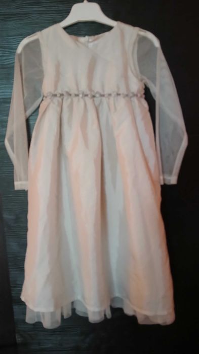 Бяла официална рокля