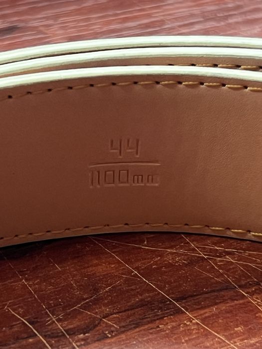 Curea de piele lacuita LV