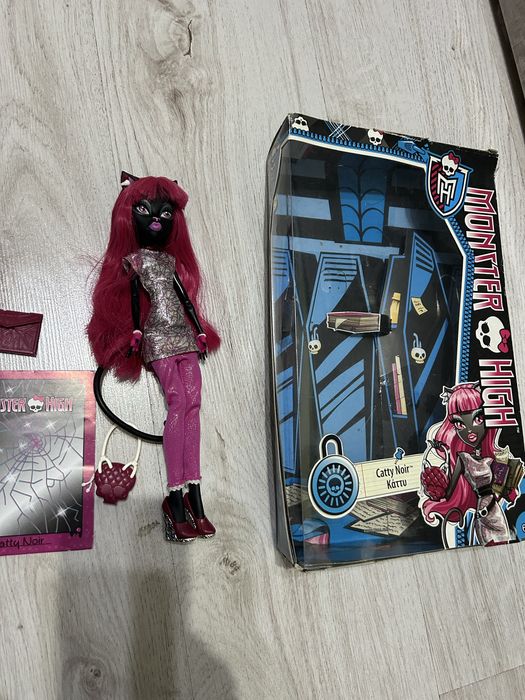 Продавам кукла monster high g1 Catty Noir