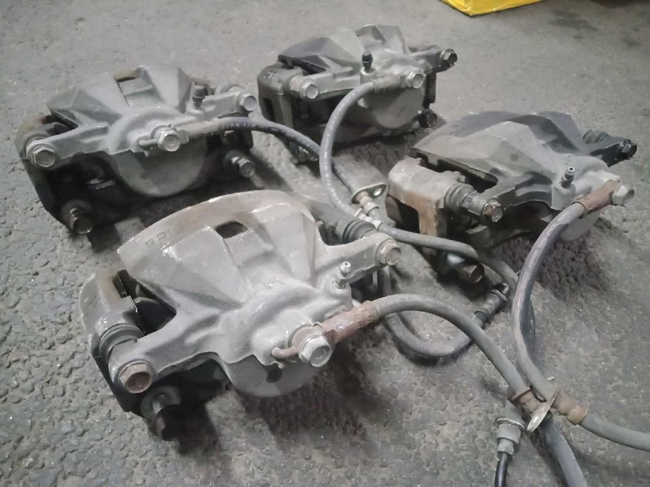 Оригинальный передний суппорт от Toyota Camry