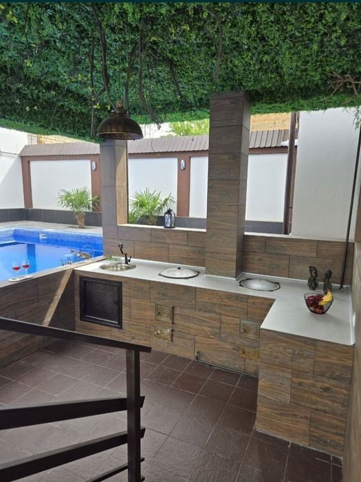 Продается свой новый дом-дача с зимним и летним бассейнами