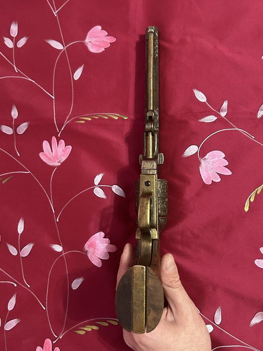 Revolver decorativ panoplie tip Colt Navy 1851 – piesă de colecție