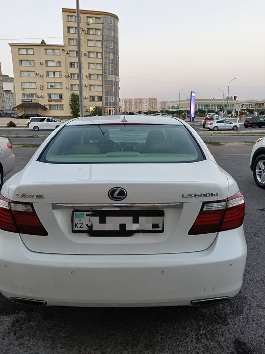 Продам Лексус  LS 600hL