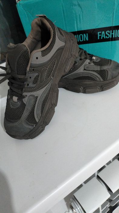 Кроссовки продам