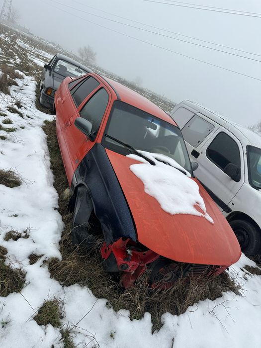 Dezmembrez  auto din poza