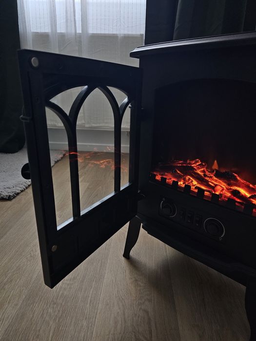 Șemineu electric HOMCOM 2000W, efect flacără, foarte puțin folosit